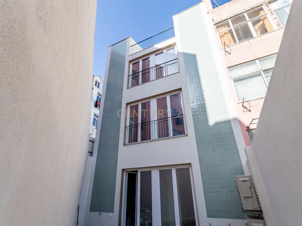 Duplex T3 para Venda, em Campolide – Pé-Direito Duplo, Terraço e Classe Energética A | 940.000 € - Image 38