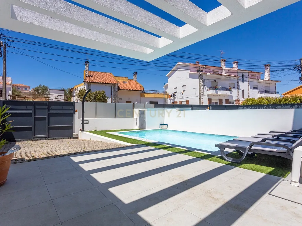 Moradia Contemporânea com Piscina a 5 minutos das praias da Costa da Caparica - Image 32