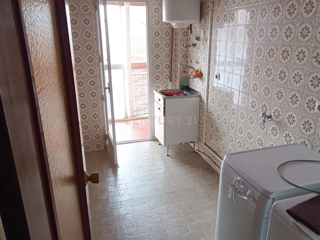 Apartamento em Madrid com 3 Quartos e Vista para a Cidade - Image 11