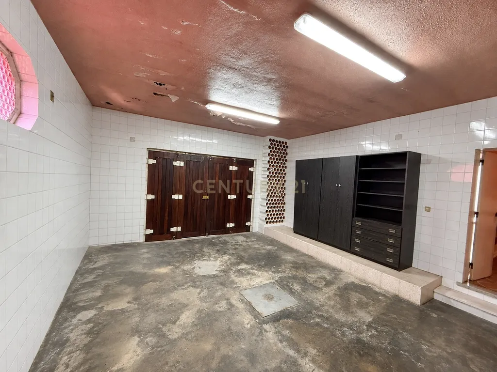 Moradia Isolada T5 de 300 m2 num lote de 900m2 - Image 20