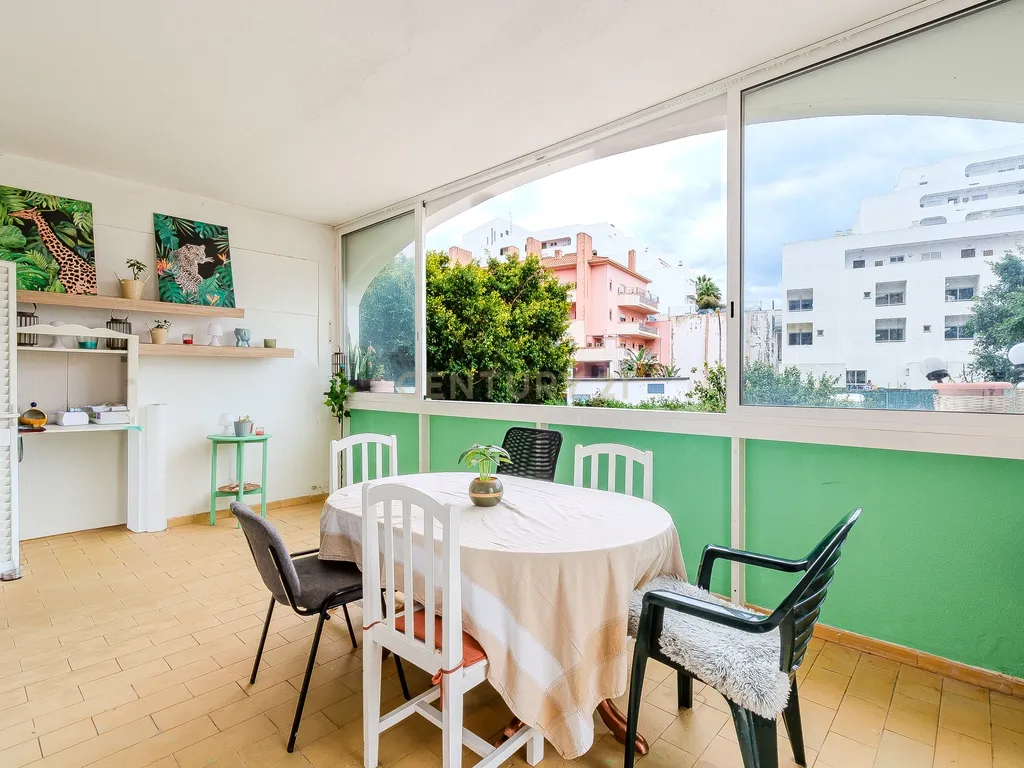 Apartamento T1+2 com Terraço Amplo em Albufeira - Image 5