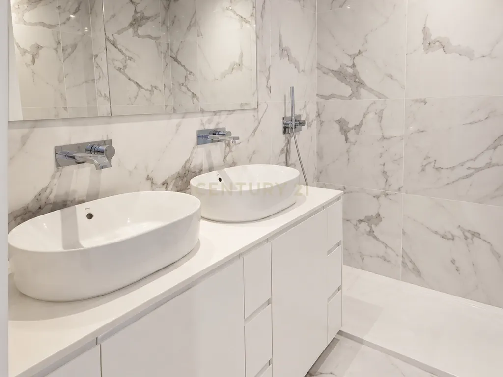 Apartamento T3 como novo centro de Cascais e com vista mar - Image 17