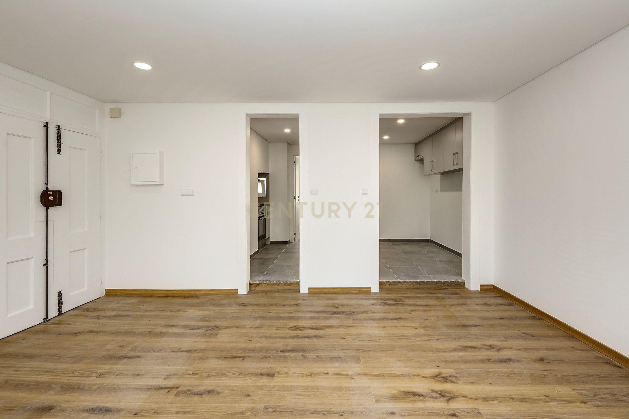 Fotografia 8 de Apartamento T1+1 totalmente remodelado, próximo da Assembleia da República