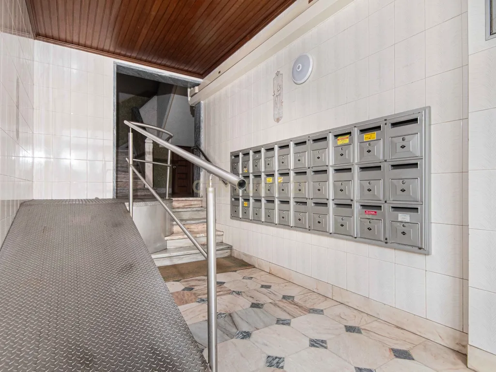 Apartamento T3 + 74m2 de área extra em Agualva-Cacém - Image 14