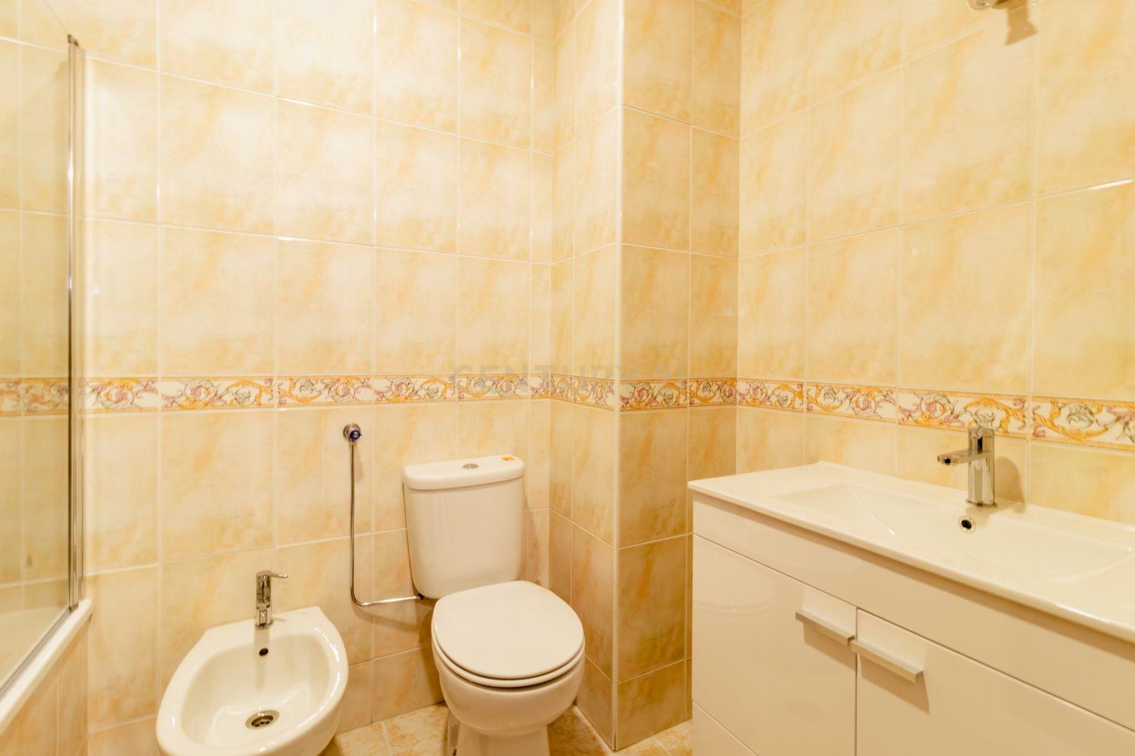 Apartamento T3 Totalmente Remodelado no Centro de Alcobaça - Image 13