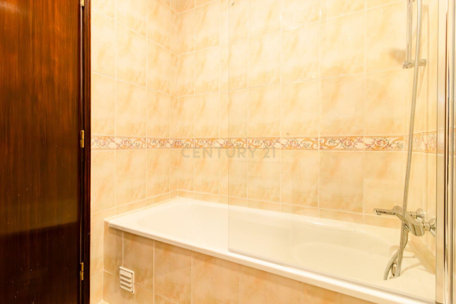 Apartamento T3 Totalmente Remodelado no Centro de Alcobaça - Image 17