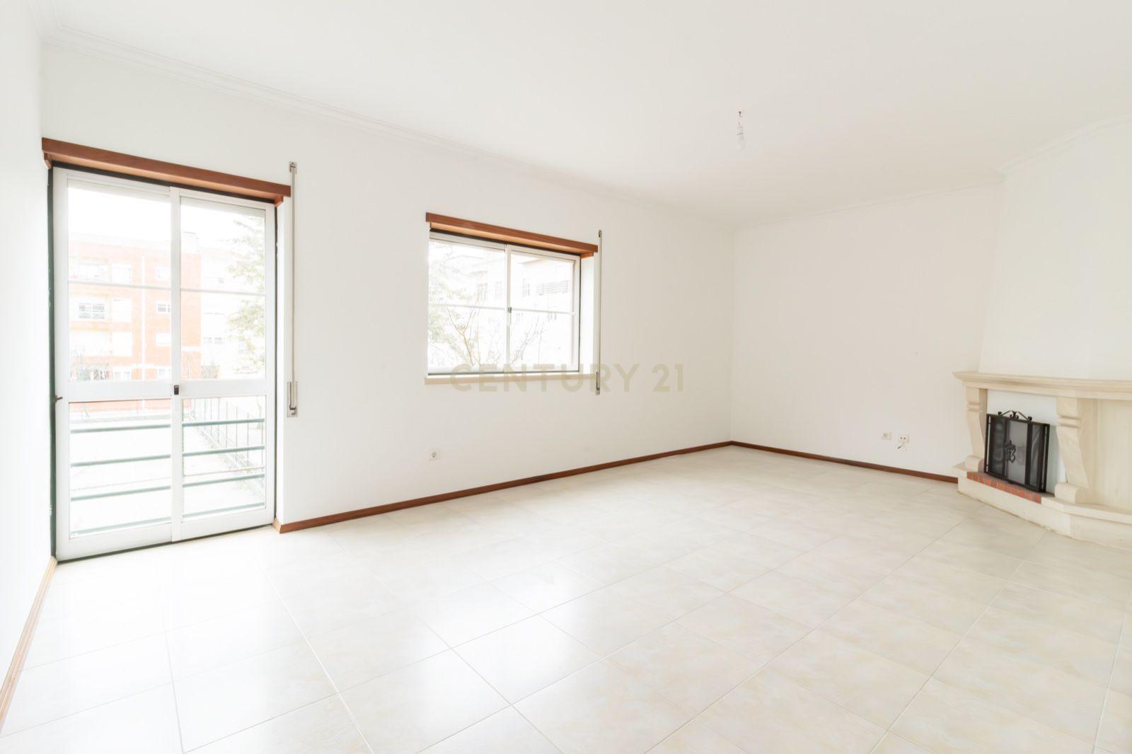 Apartamento T3 Totalmente Remodelado no Centro de Alcobaça - Image 15