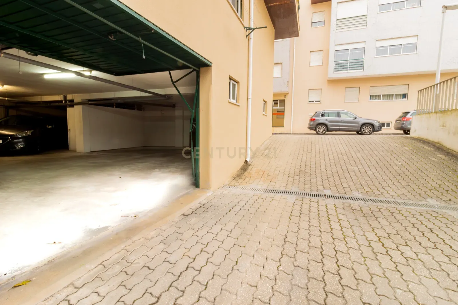 Apartamento T3 Totalmente Remodelado no Centro de Alcobaça - Image 25