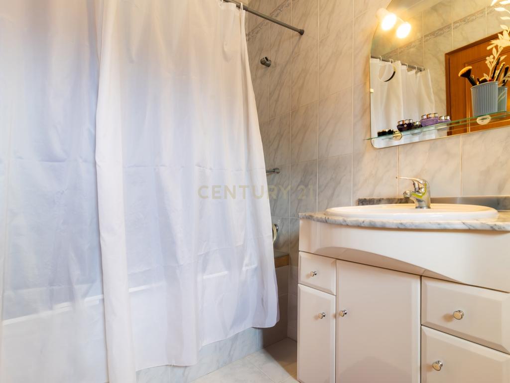 Moradia T4 Casalinho – A 10 Minutos de Alcobaça e Nazaré - Image 12