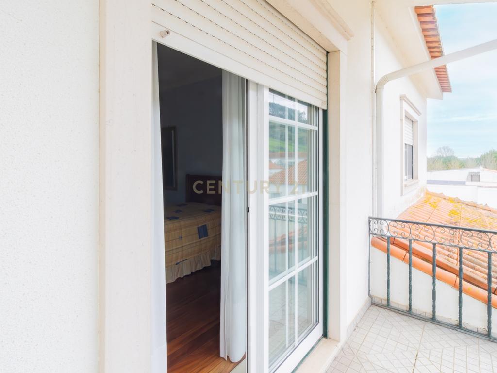 Moradia T4 Casalinho – A 10 Minutos de Alcobaça e Nazaré - Image 8