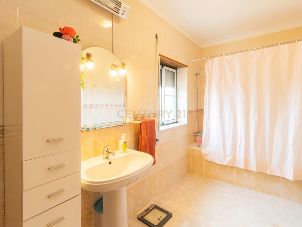Moradia T4 Casalinho – A 10 Minutos de Alcobaça e Nazaré - Image 7