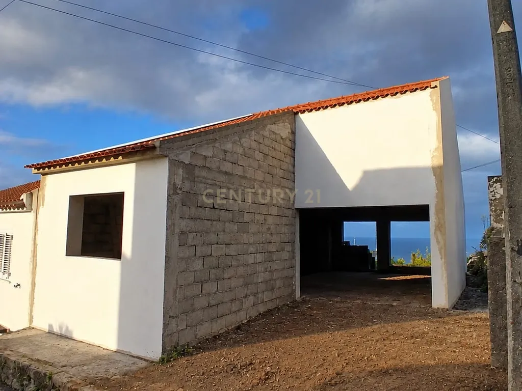 Moderno T2 em Construção em Santana | Nordeste - Image 1