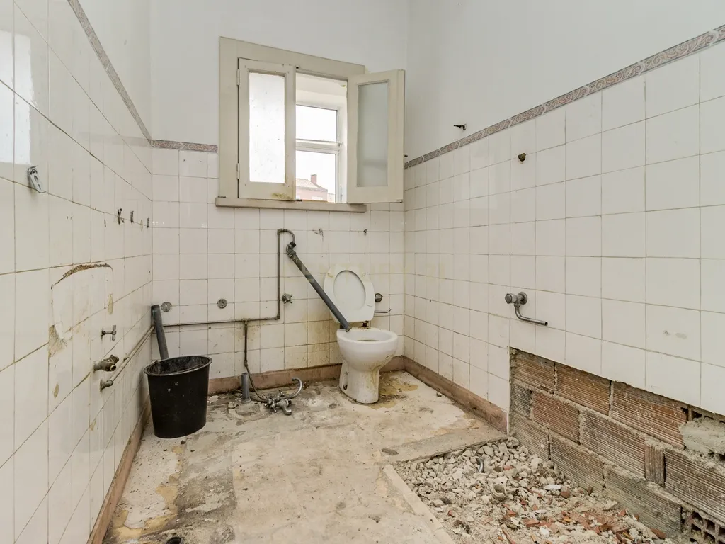 Apartamento T2 em Remodelação - Portela de Sintra - Image 18
