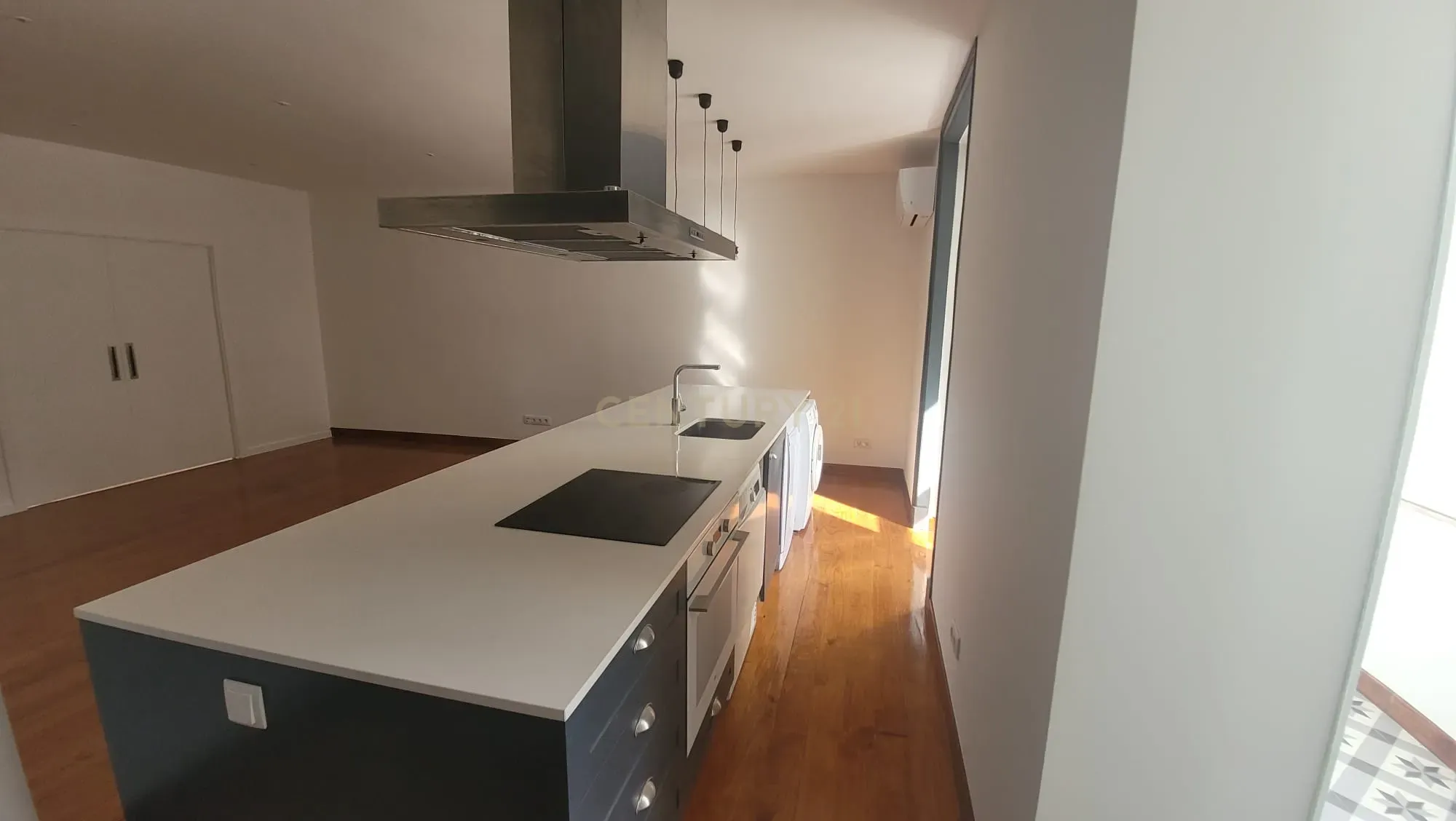 Apartamento T2 com 83 m² - Image 5