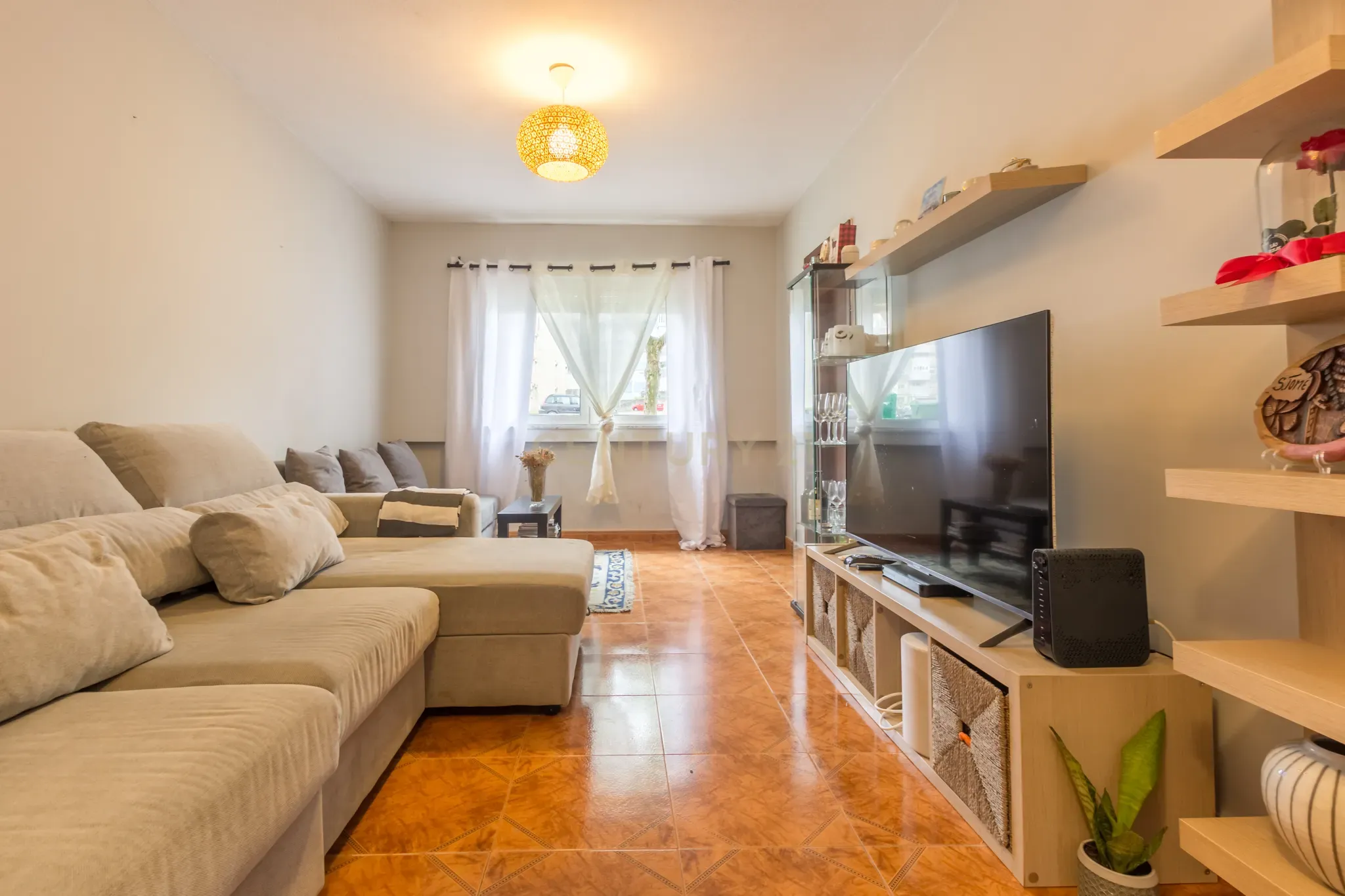 Apartamento T1 em Cidade Sol, Santo António Charneca - Image 2