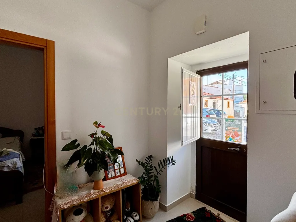 Moradia com T1+T2 Arrendados: Oportunidade no Gradil - Image 21