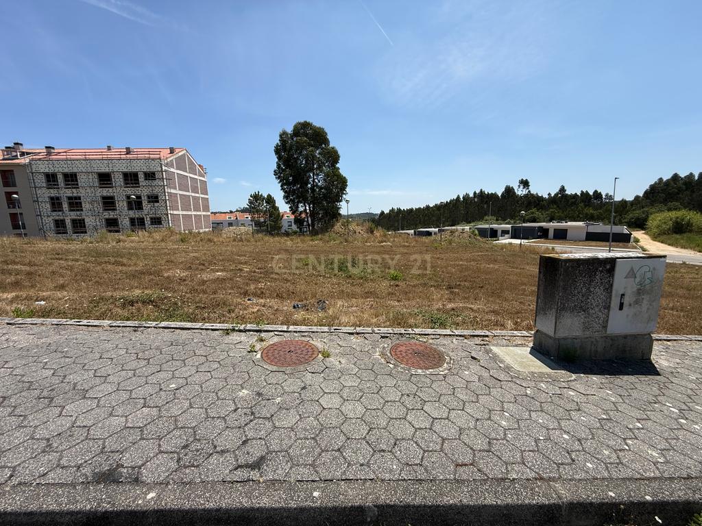 Lote Urbano para Construção de Apartamentos em Oliveira do Bairro - Image 2