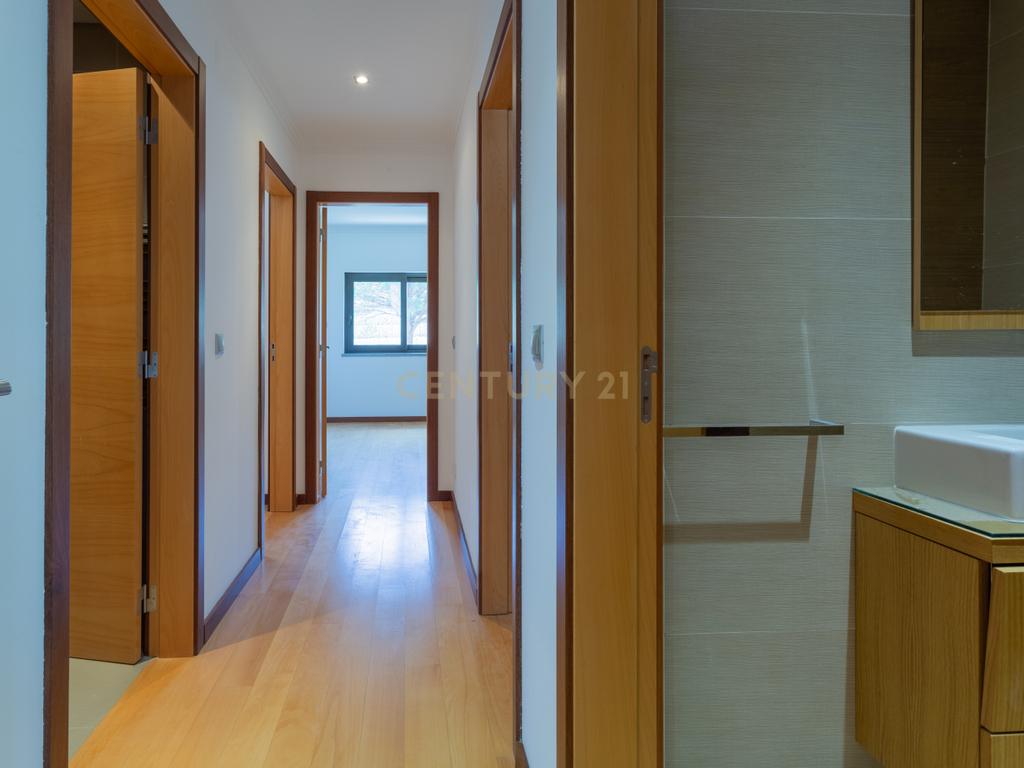 Luxuoso apartamento no Monte Estoril, Cascais com Vista Panorâmica e Acessos - Image 21