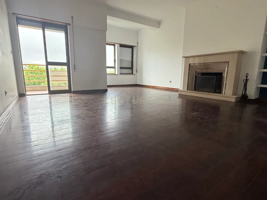 Apartamento T3 com Varandas e Vista Panorâmica no Bonfim, em Setúbal - Image 2