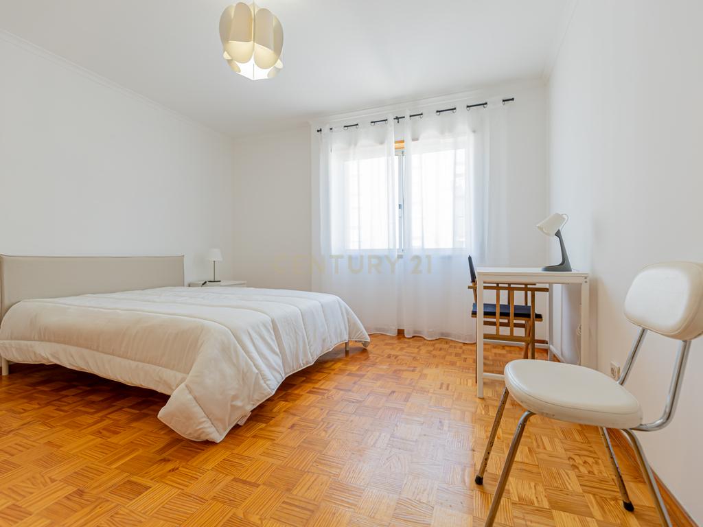 Apartamento T2 Remodelado Monte da Caparica - Image 4