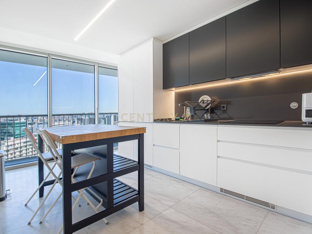Apartamento T2 no Infinity em Campolide - Image 1