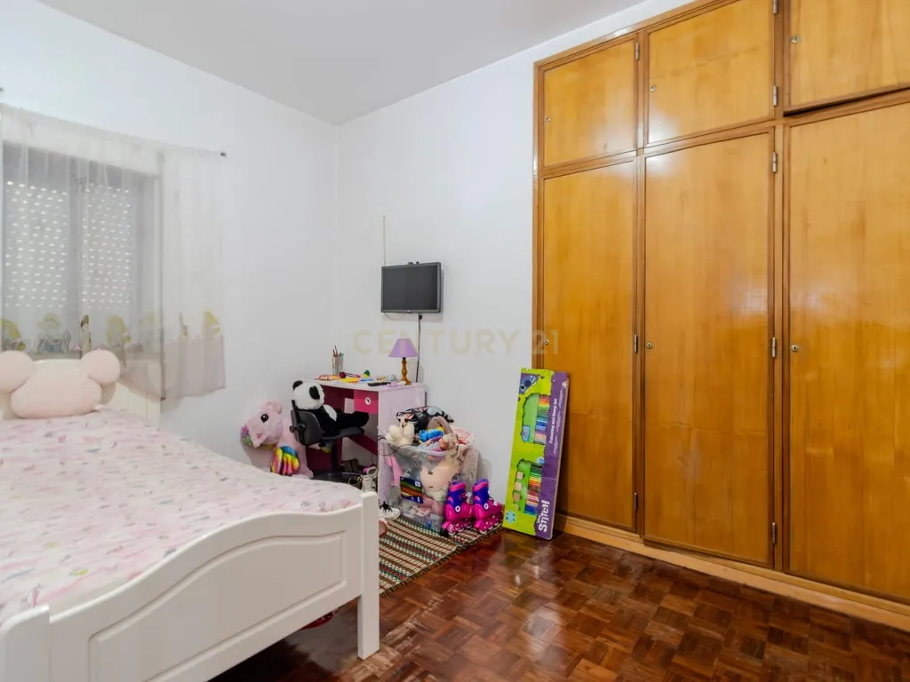 Moradia T3 + T1 + Espaço Comercial – Oportunidade Única no Centro da Vieira de Leiria - Image 32