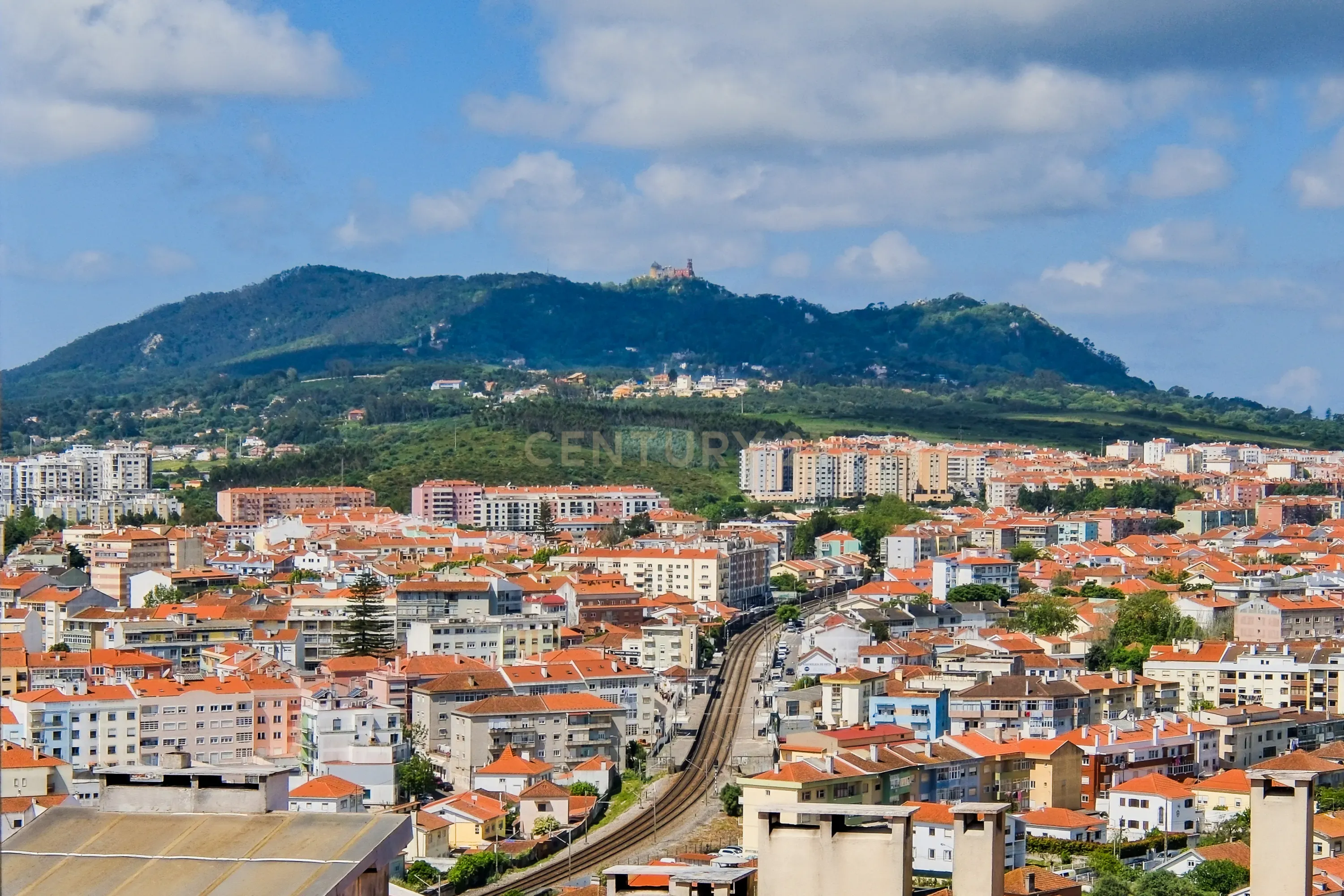 Duplex em Lisboa, Sintra: Espaço e Conforto com Vista Serra Sintra - Image 1