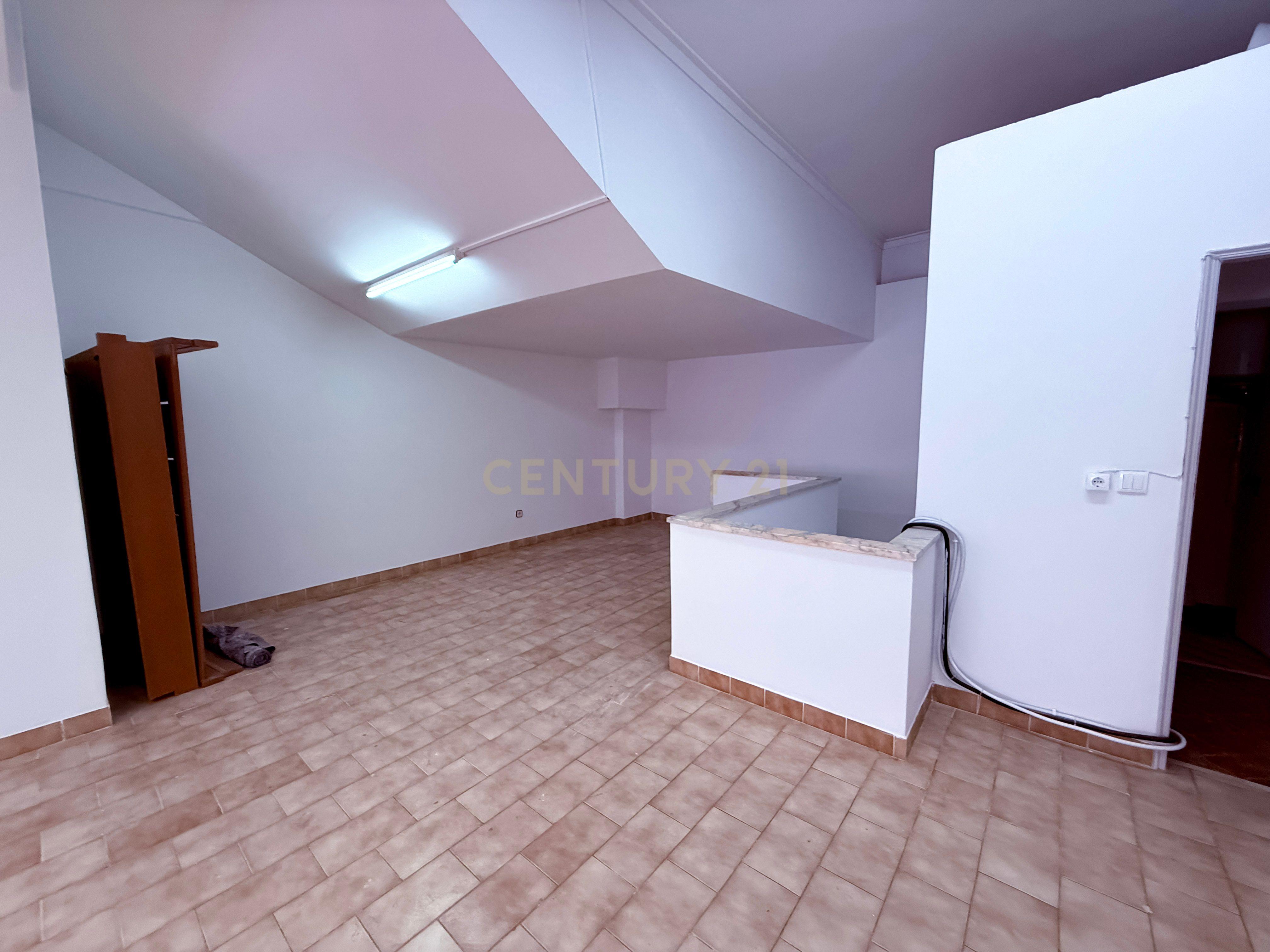 Fotografia 7 de Loja no Casal de São Brás, Amadora - 170m² por 1100€