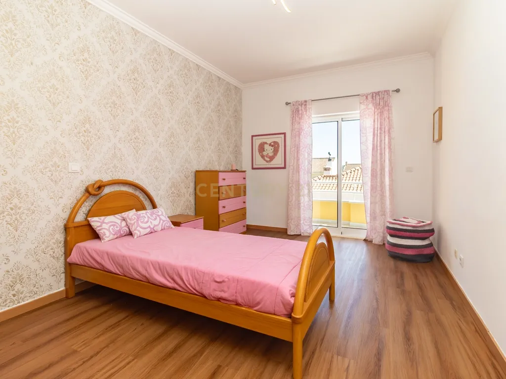 Moradia T3 com Piscina e Excelentes Áreas nos Foros de Amora - Image 27