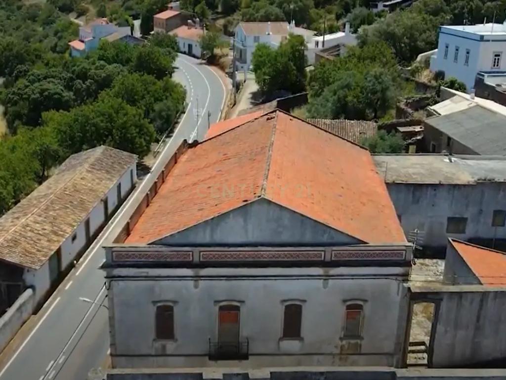 Moradia com 662m2, anexos e logradouro, para recuperação em Ponte de Salir - Image 32