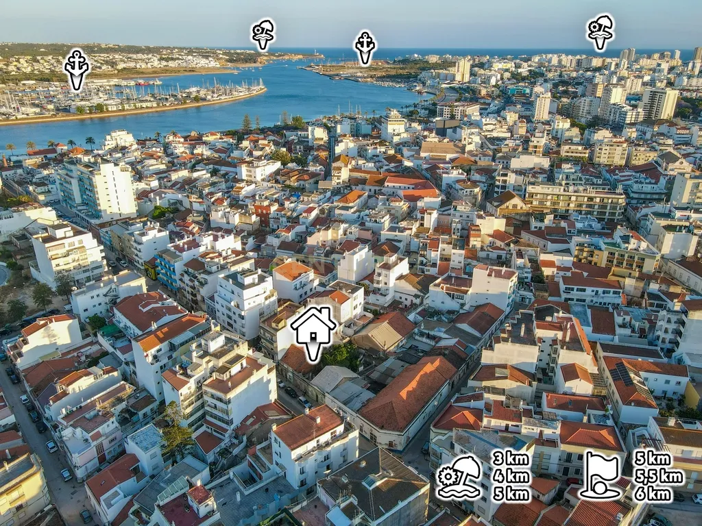 Ruína com 200m² no centro de Portimão - INVESTIMENTO - Image 9