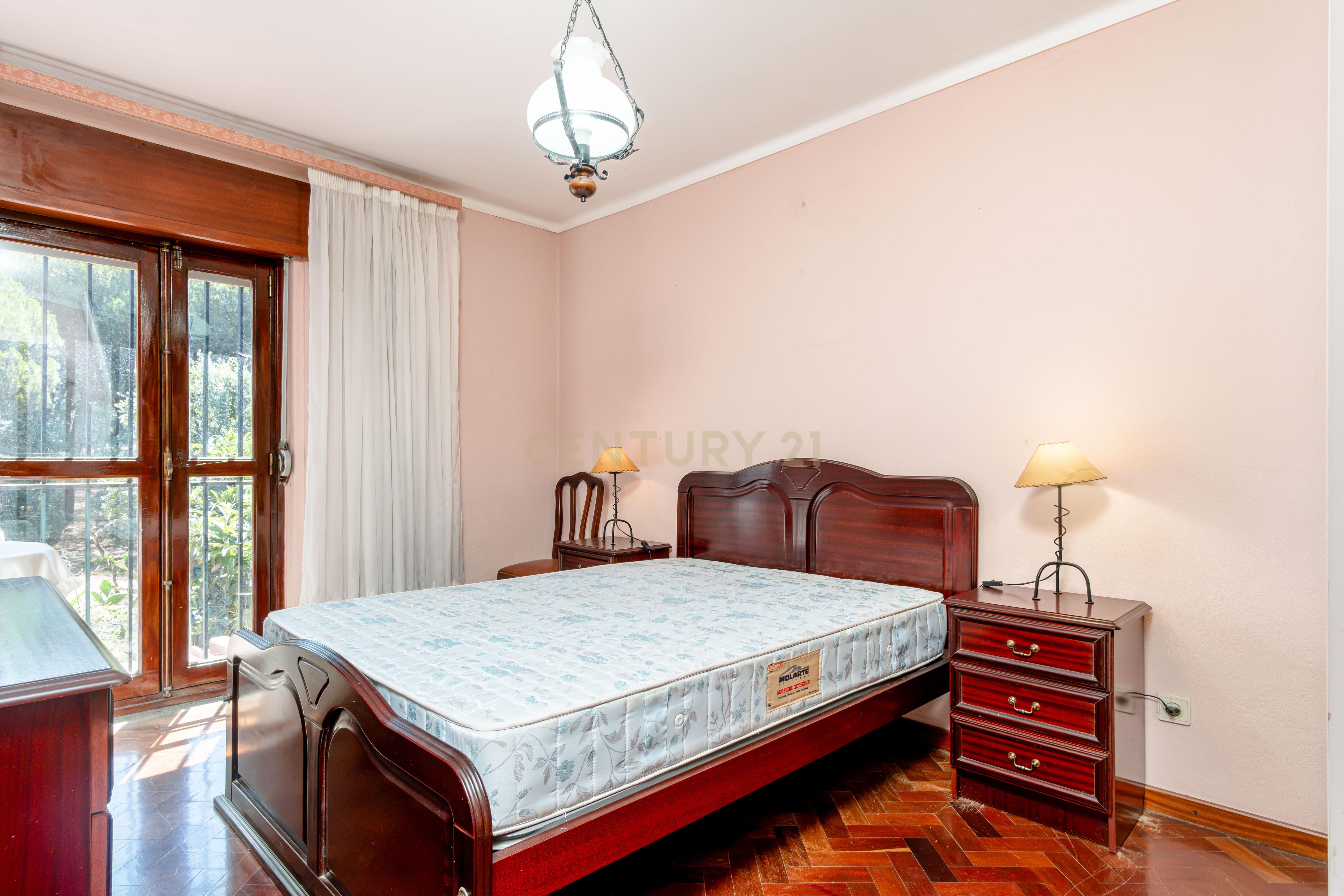 Fotografia 9 de T2 em Caselas – Oportunidade para Criar a Casa dos Seus Sonhos