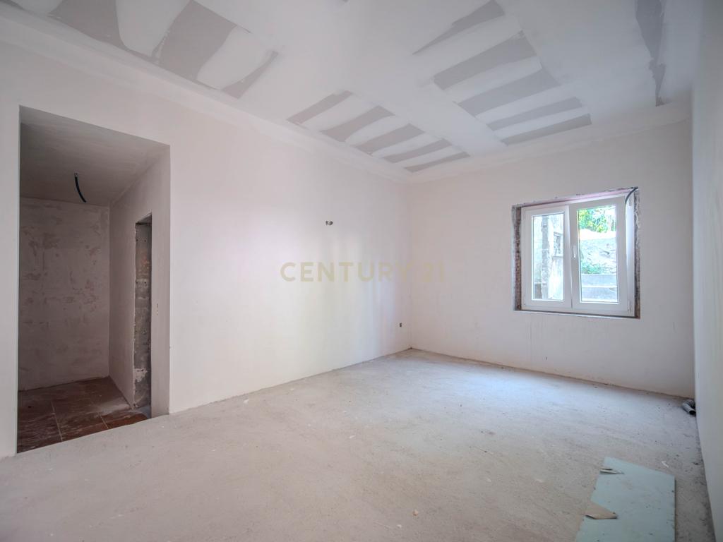 Moradia T3 com Espaço Comercial | São Pedro da Cova (Adega Azul) - Image 24