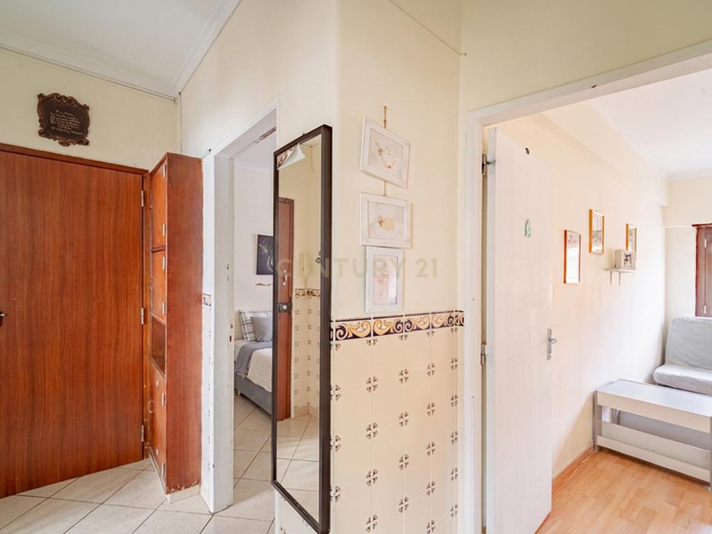 Apartamento T2 em Cacilhas – Excelente Localização - Image 2
