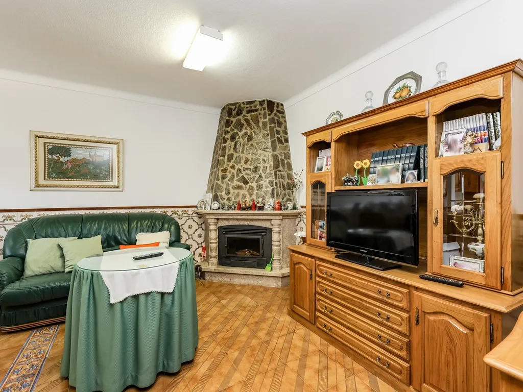Moradia T8 de 288 m² no Centro de Montargil – Junto à Barragem - Image 4