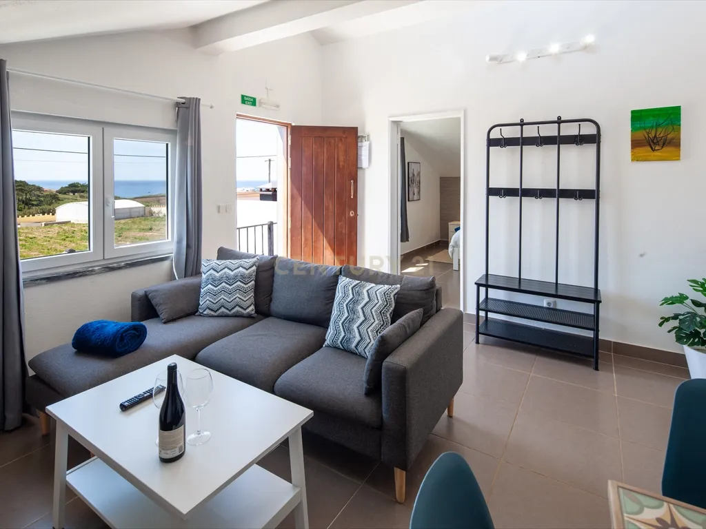 Moradia com quatro apartamentos independentes, três T2 e um T3 em Atouguia da Baleia. Ideal para famílias ou grupos, preparada para turismo ou para arrendamento de longa duração. - Image 27