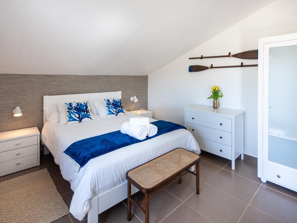 Moradia com quatro apartamentos independentes, três T2 e um T3 em Atouguia da Baleia. Ideal para famílias ou grupos, preparada para turismo ou para arrendamento de longa duração. - Image 23