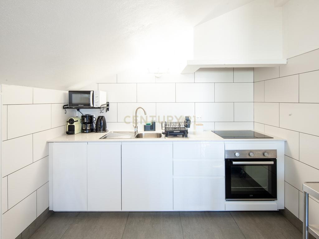 Moradia com quatro apartamentos independentes, três T2 e um T3 em Atouguia da Baleia. Ideal para famílias ou grupos, preparada para turismo ou para arrendamento de longa duração. - Image 31
