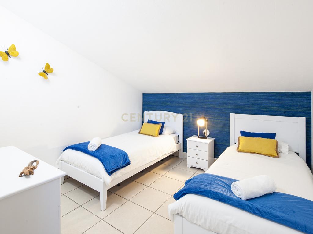 Moradia com quatro apartamentos independentes, três T2 e um T3 em Atouguia da Baleia. Ideal para famílias ou grupos, preparada para turismo ou para arrendamento de longa duração. - Image 32