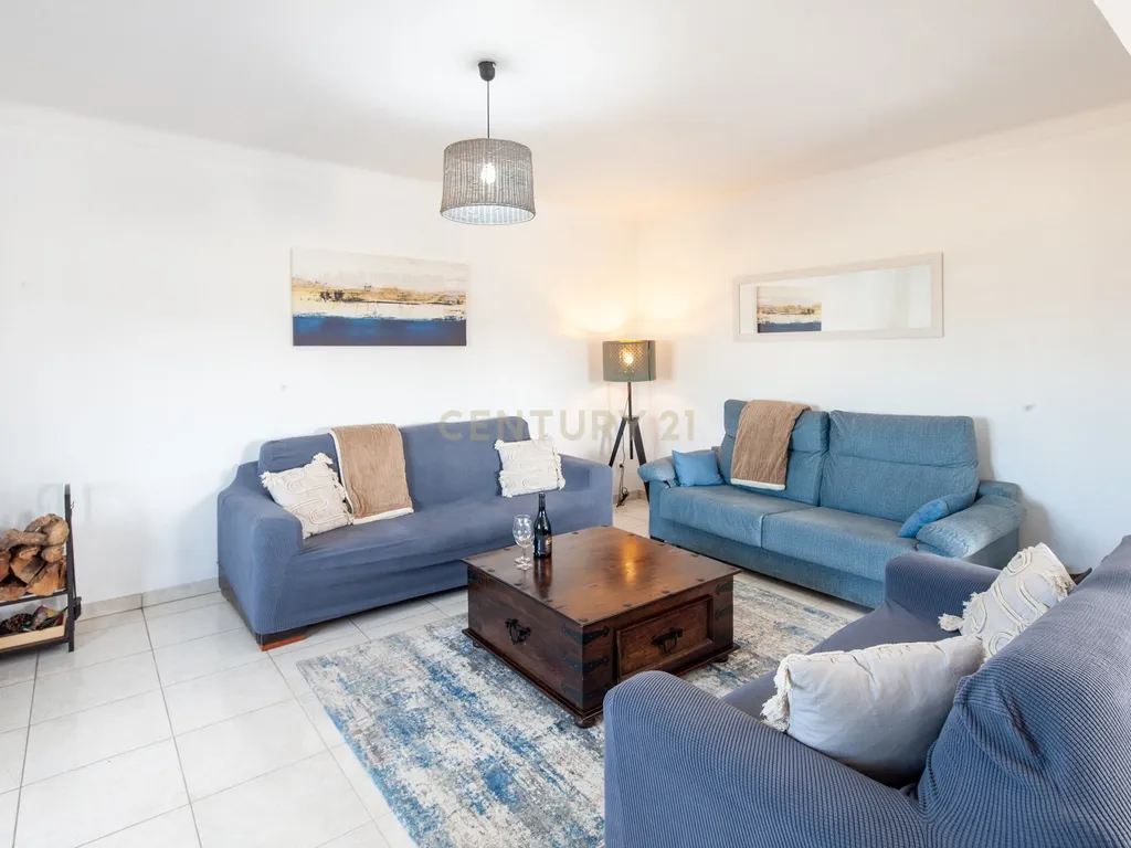 Moradia com quatro apartamentos independentes, três T2 e um T3 em Atouguia da Baleia. Ideal para famílias ou grupos, preparada para turismo ou para arrendamento de longa duração. - Image 21