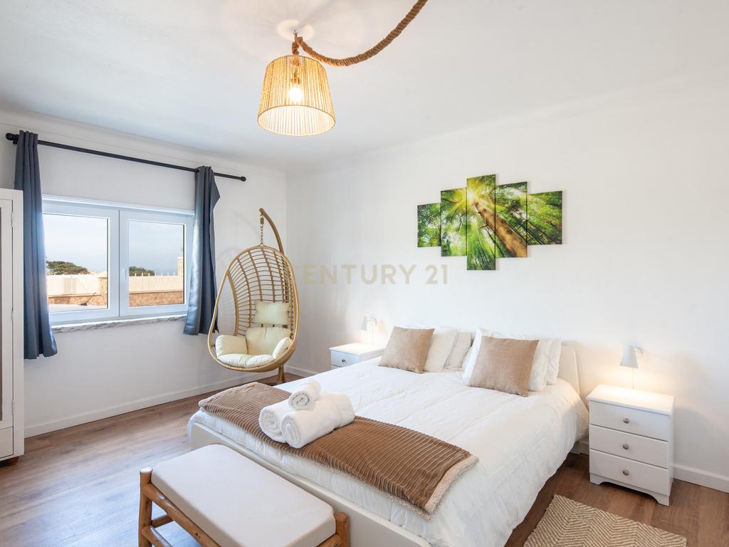 Moradia com quatro apartamentos independentes, três T2 e um T3 em Atouguia da Baleia. Ideal para famílias ou grupos, preparada para turismo ou para arrendamento de longa duração. - Image 41