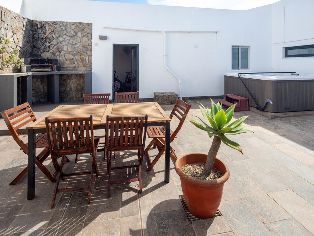 Moradia com quatro apartamentos independentes, três T2 e um T3 em Atouguia da Baleia. Ideal para famílias ou grupos, preparada para turismo ou para arrendamento de longa duração. - Image 48