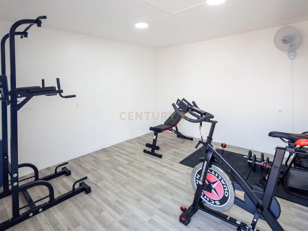 Moradia com quatro apartamentos independentes, três T2 e um T3 em Atouguia da Baleia. Ideal para famílias ou grupos, preparada para turismo ou para arrendamento de longa duração. - Image 46