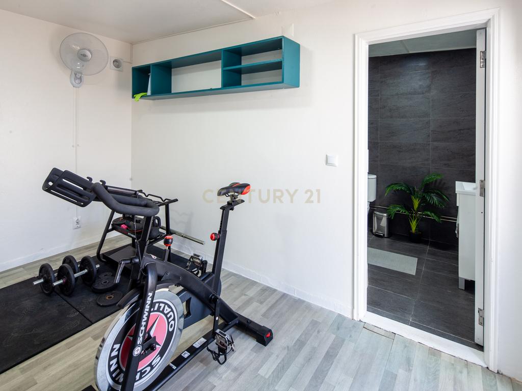 Moradia com quatro apartamentos independentes, três T2 e um T3 em Atouguia da Baleia. Ideal para famílias ou grupos, preparada para turismo ou para arrendamento de longa duração. - Image 43
