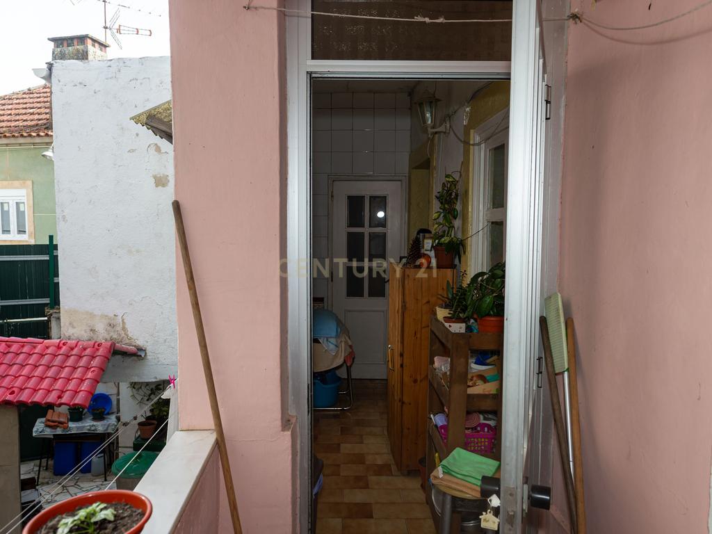 Simpática moradia no centro da vila de Fanhões - Image 18