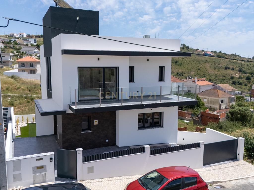 🌅 Moradia Nova com Vista Tejo, Piscina e Terraço Panorâmico a Poucos Minutos de Lisboa - Image 59