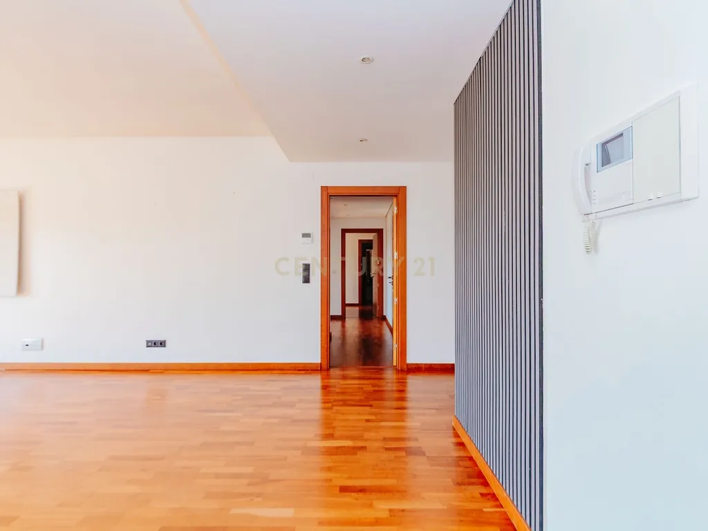 Apartamento T3 com vista da Varanda sobre o Rio Tejo nos Terraços da Ponte Sacavém - Image 6