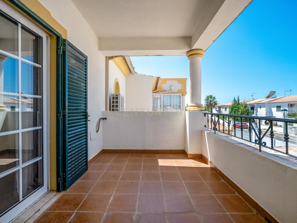 Moradia com 3 quartos e jardim nas Ferreiras, Albufeira - Image 24