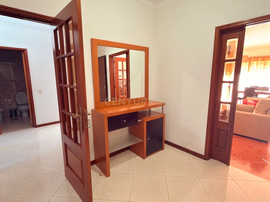Apartamento T3 em Lousada com Garagem e Varandas - Image 4