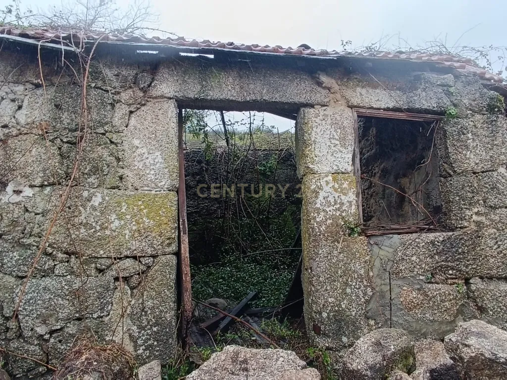 Quinta De Além com casa rústica em ruína para reabilitação total de 2 quartos no centro de Cete, Paredes - Image 14
